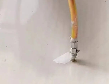 法库瓷砖空鼓维修公司专业解答在瓷砖铺贴过程中，如果使用的砂料过粗（如全部使用了粗砂），可能会导致以下问题